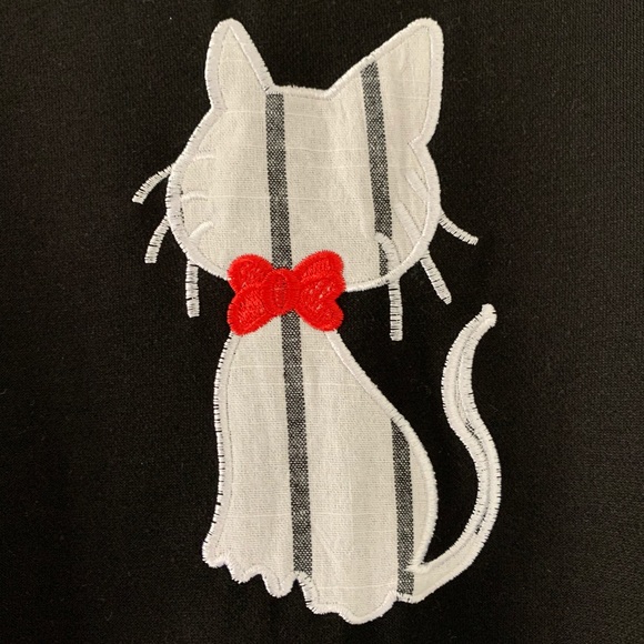 Collared black dress with embroidered cat print - Picture 3 of 7